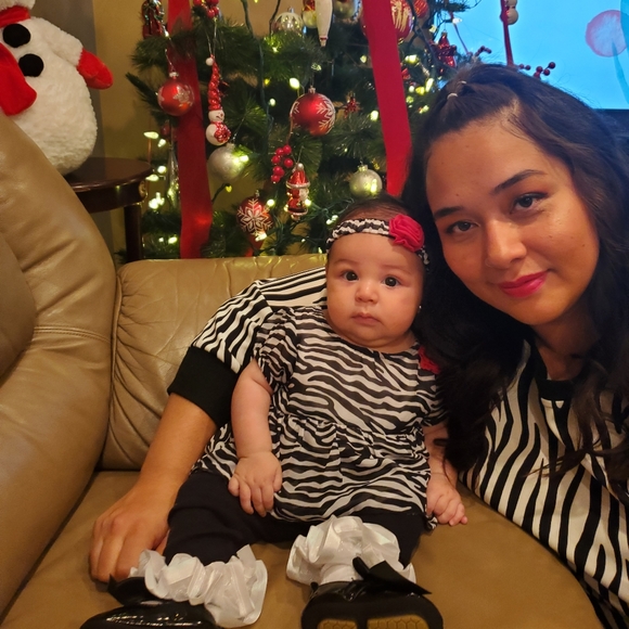 Meet your Posher, Lori - Picture 2 of 2